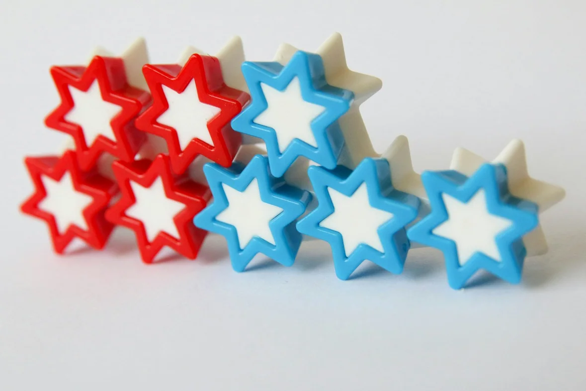 Pink and blue star-shaped decorations on a flat surface